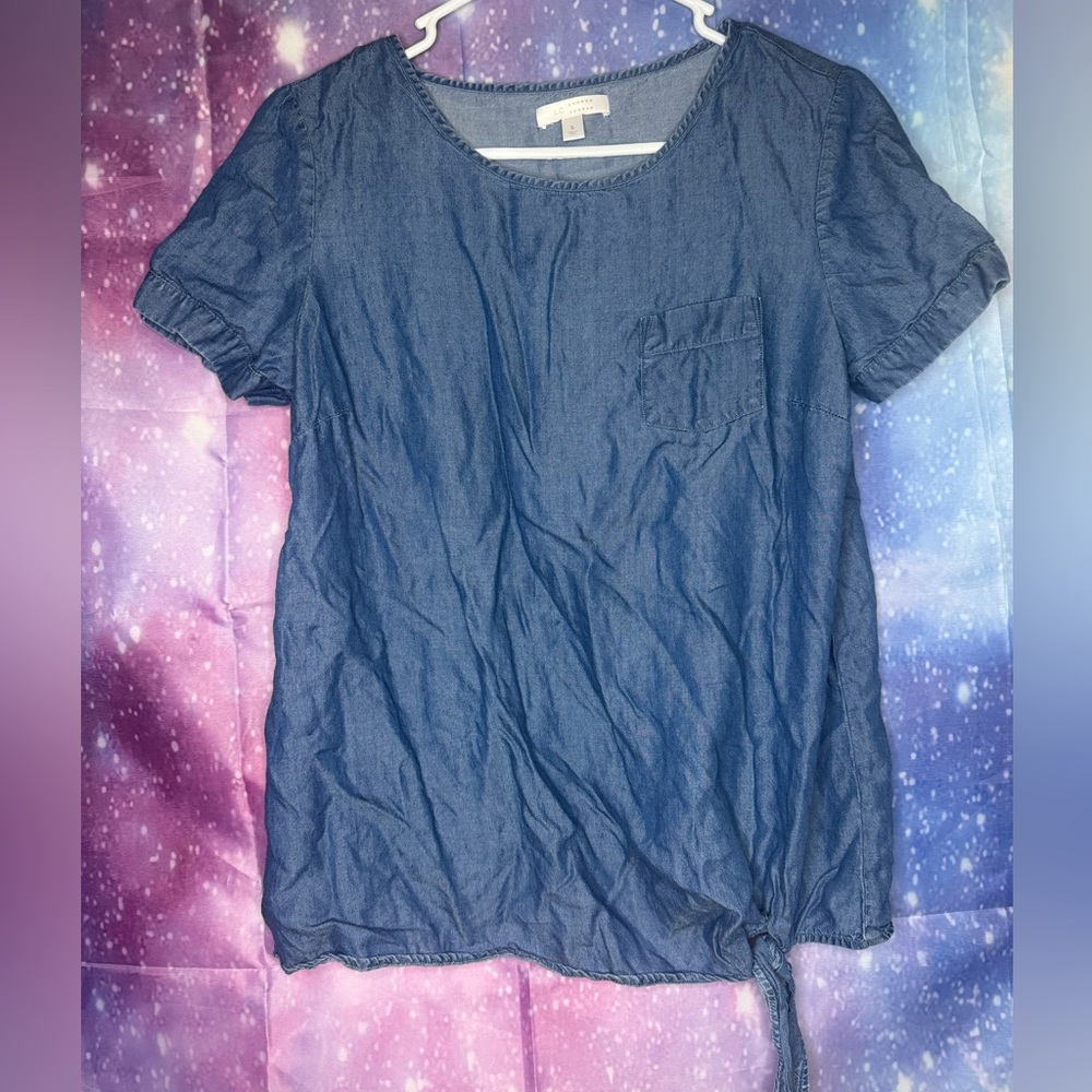 Lauren Conrad chambray shirt 🛍